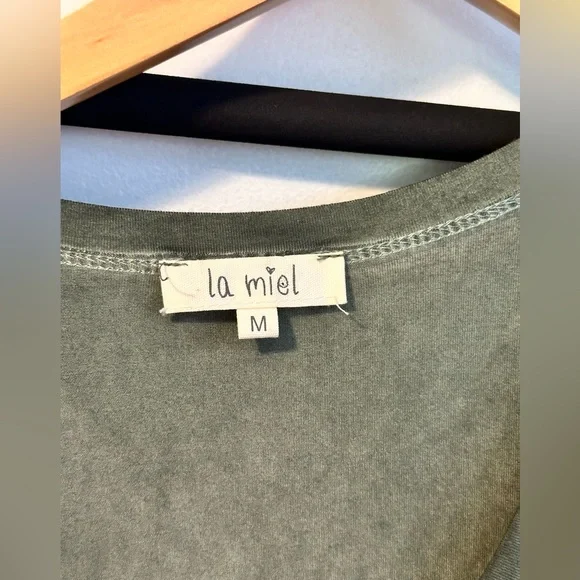 🍁La Meil - green high low dress with distressing look colouring. - Picture 4 of 8